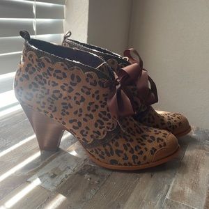 Cheeta print heeled boots